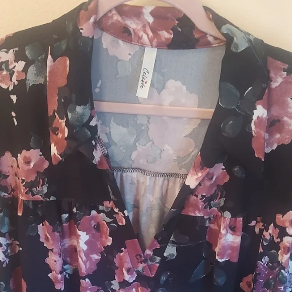 Women's Black Floral V-Neck Long Sleeve Blouse - Picture 3 of 3